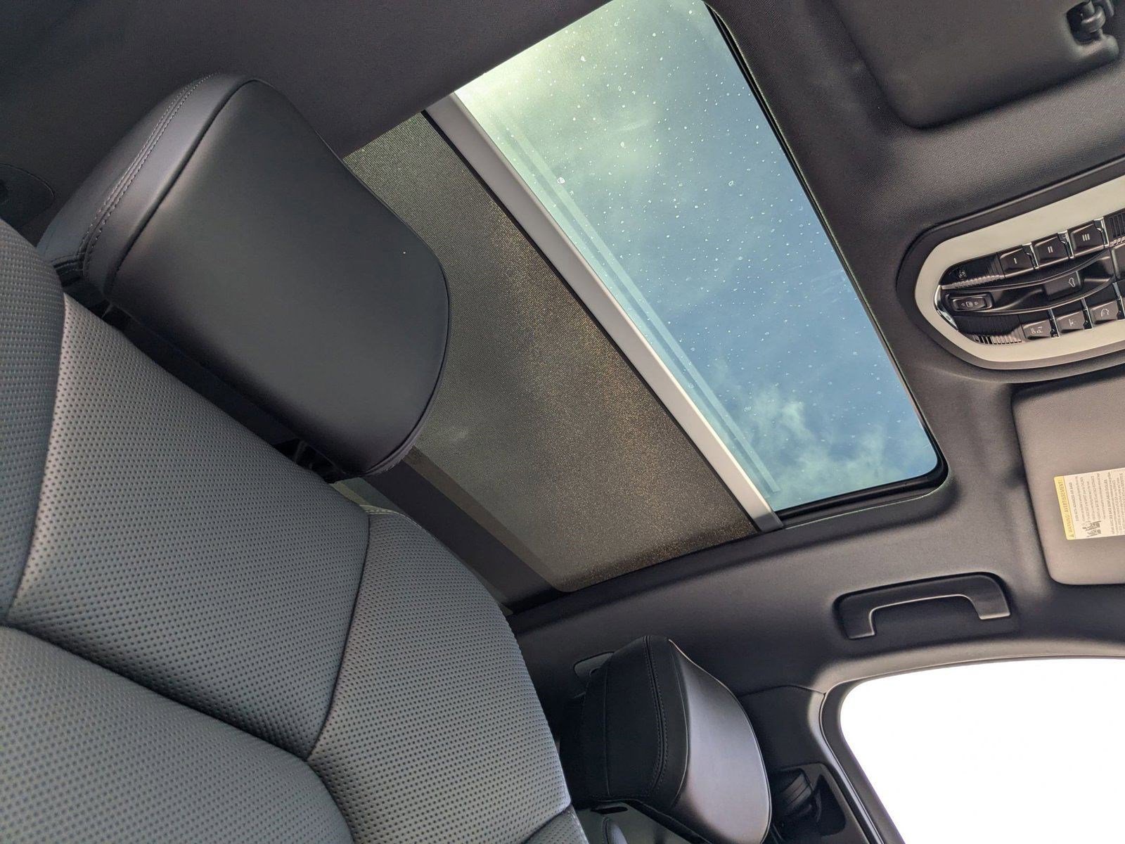 Certified 2025 Porsche Macan image 28