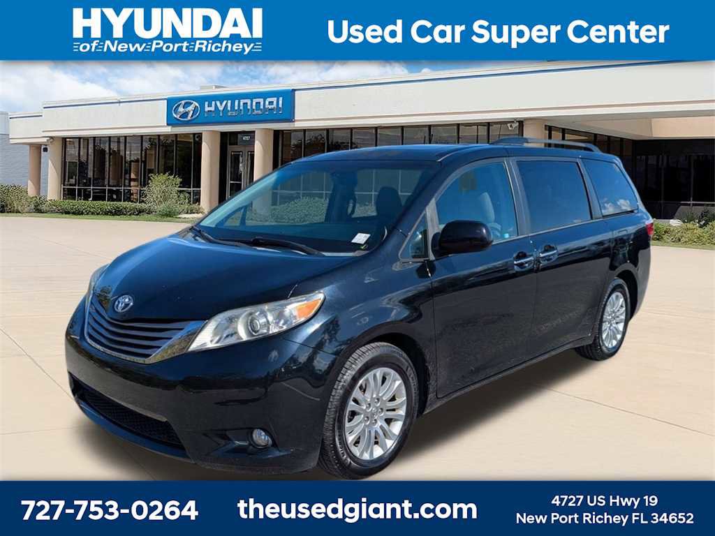 Used 2015 Toyota Sienna XLE image 1