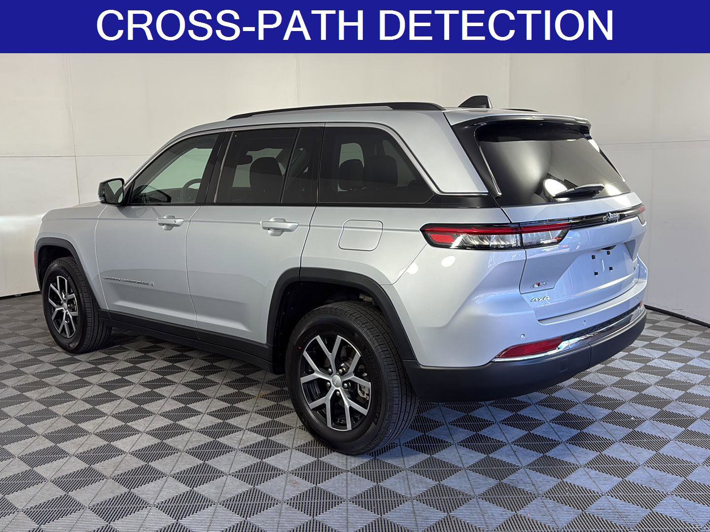 Used 2023 Jeep Grand Cherokee Limited AWD/4WD image 7