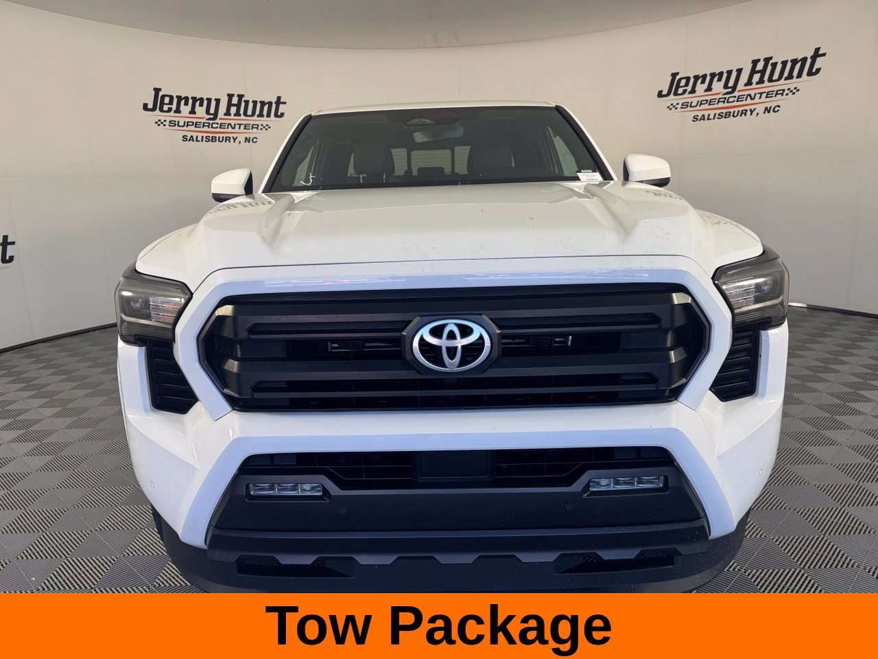 Used 2024 Toyota Tacoma SR5 AWD/4WD image 4