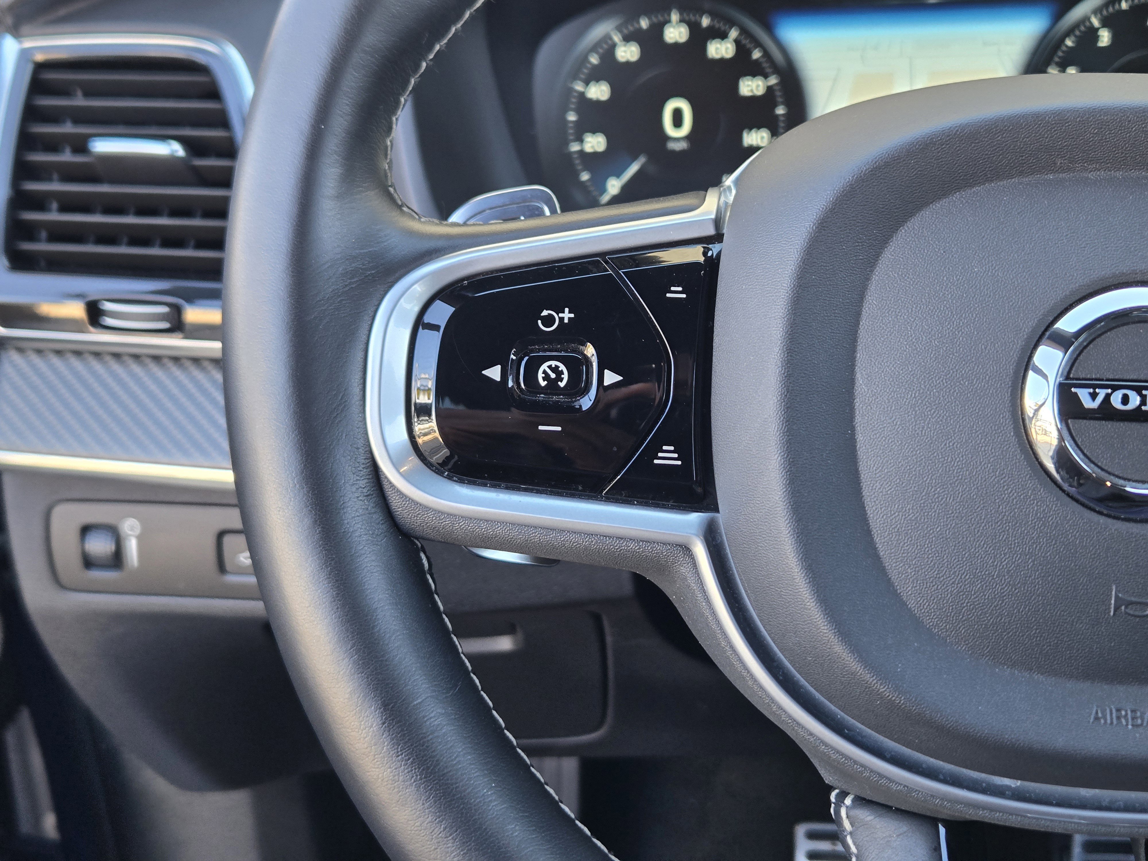 Used 2020 Volvo XC90 T6 R-Design image 37