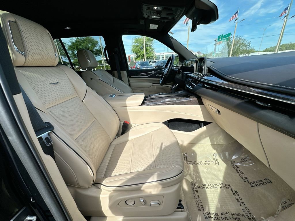 Used 2023 Cadillac Escalade Premium Luxury w/ Performance Package AWD/4WD image 28