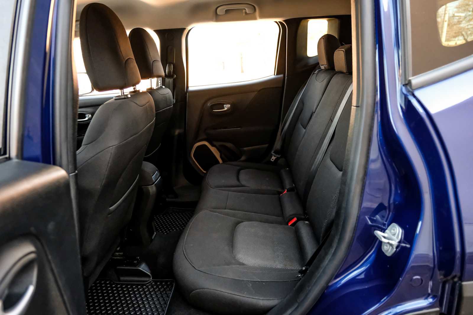 Used 2017 Jeep Renegade Latitude w/ Cold Weather Group image 35