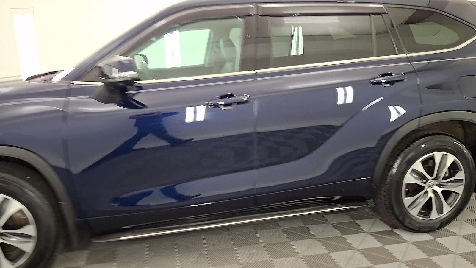 Used 2022 Toyota Highlander XLE image 9