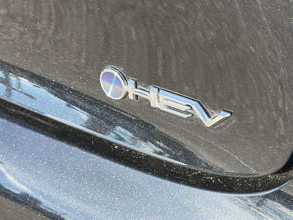 Used 2025 Toyota Prius XLE image 7