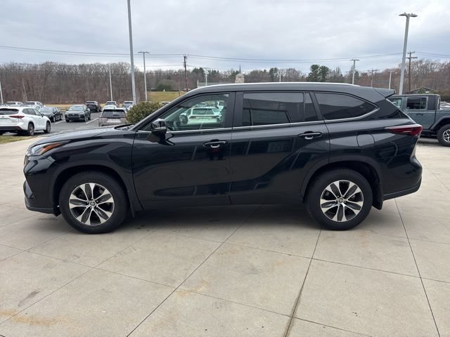 Used 2025 Toyota Highlander XLE AWD/4WD image 5