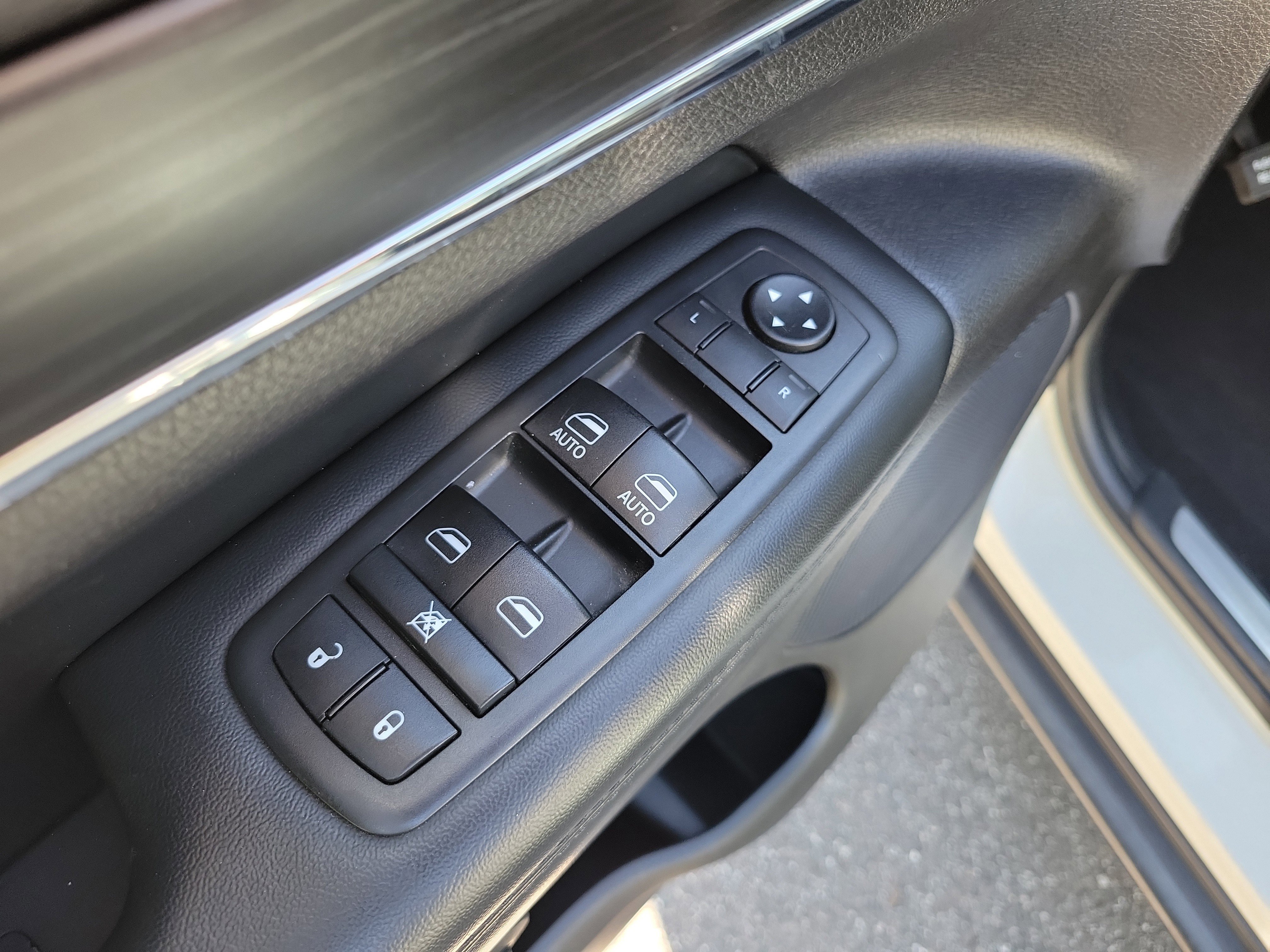 Used 2020 Jeep Grand Cherokee Limited w/ Luxury Group II image 22