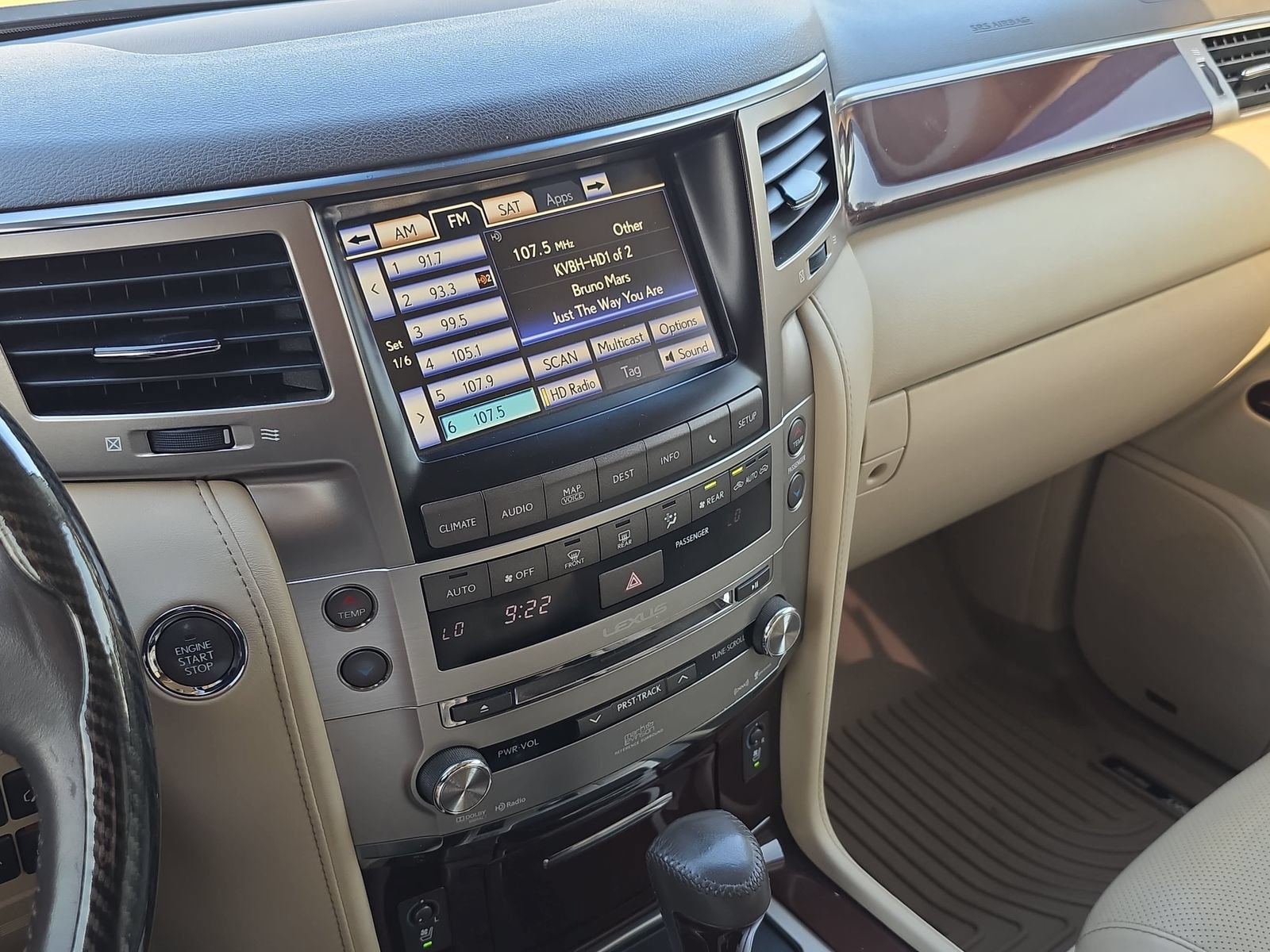 Used 2015 Lexus LX 570 4WD w/ Luxury Package image 17