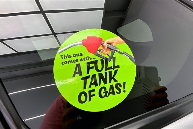 Used 2022 Toyota RAV4 XLE image 25