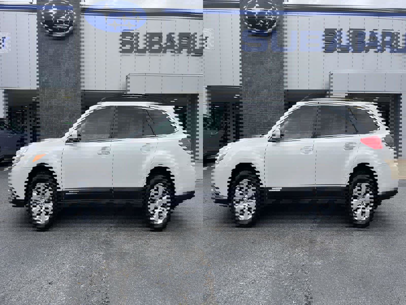 Used 2011 Subaru Outback 2.5i Premium image 2