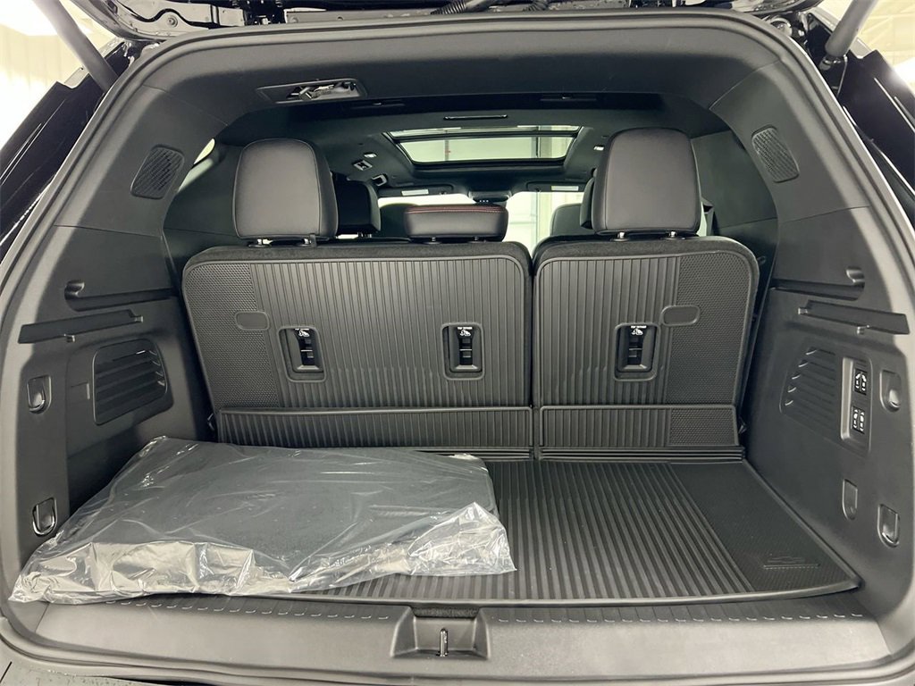 New 2026 Chevrolet Traverse RS w/ LPO, Floor Liner Package image 25