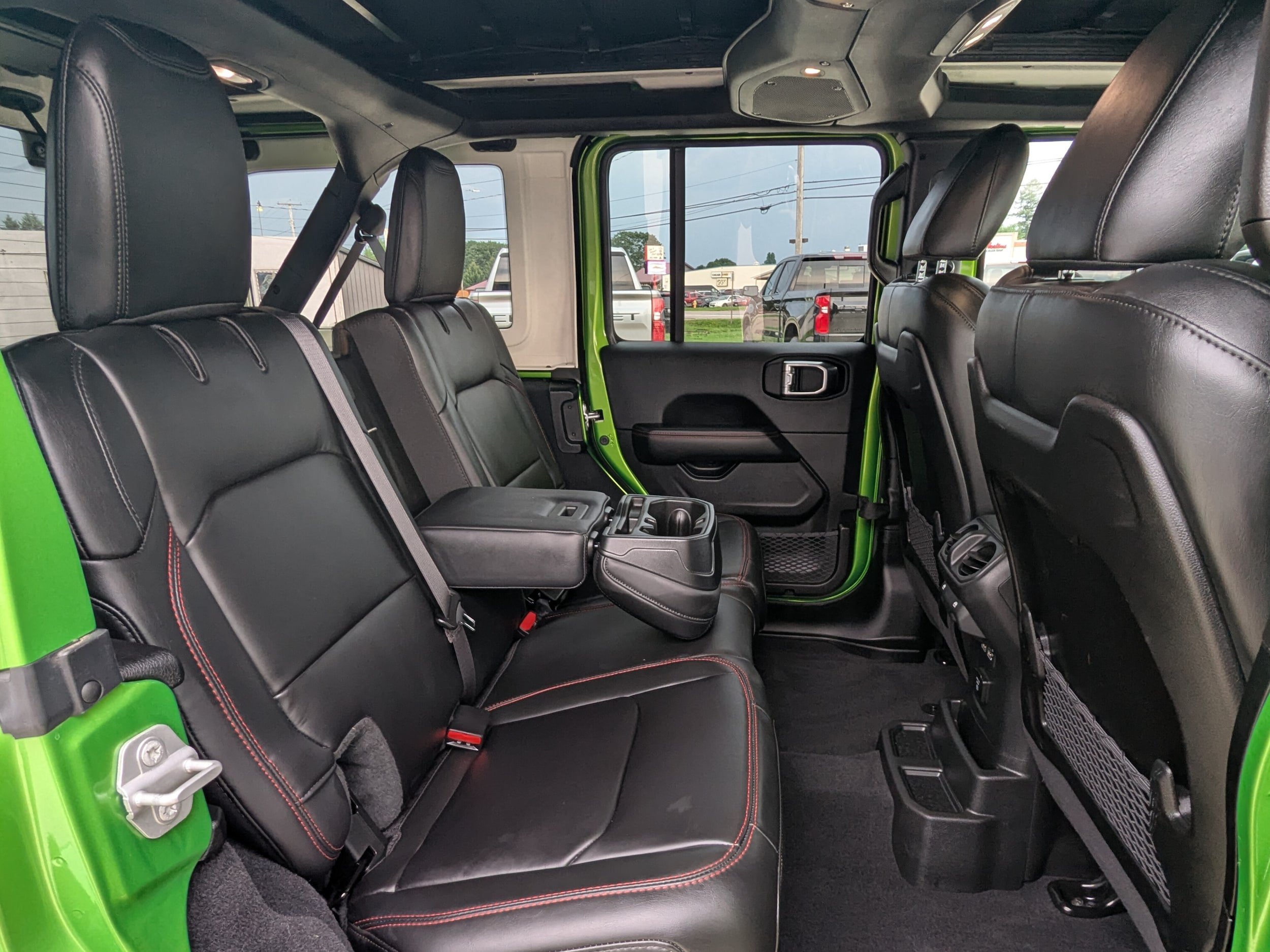 Used 2025 Jeep Wrangler Unlimited Rubicon AWD/4WD image 12