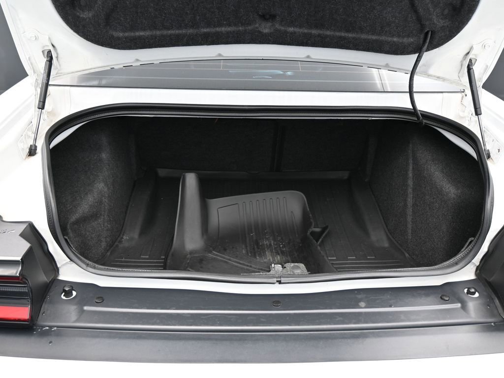 Used 2015 Dodge Challenger R/T Plus image 41