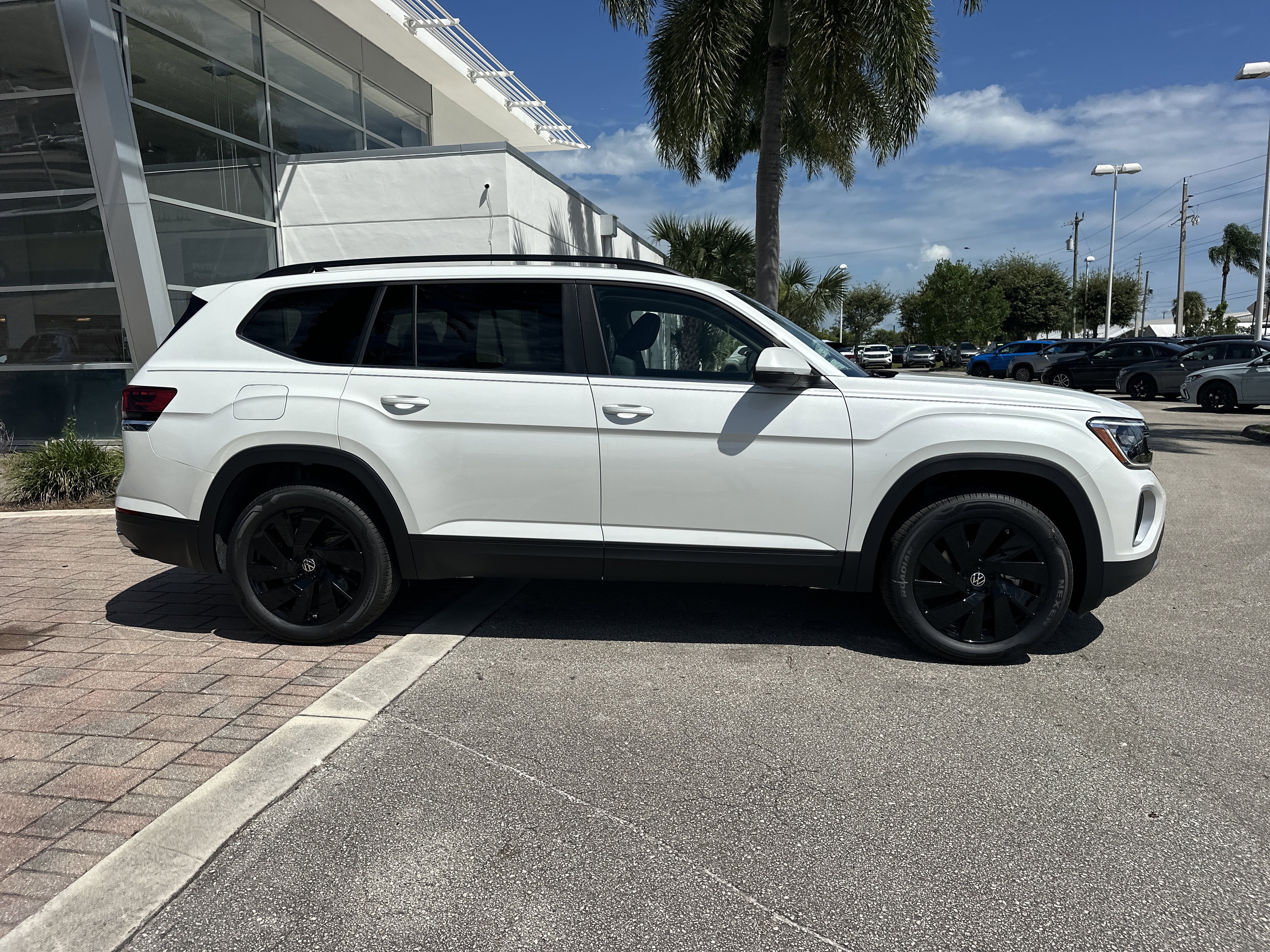 New 2026 Volkswagen Atlas SE image 5