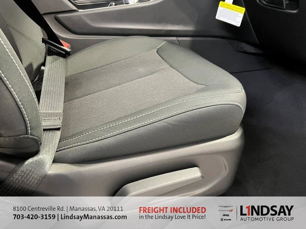 New 2025 Jeep Grand Cherokee Laredo w/ Luxury Tech Group I image 12