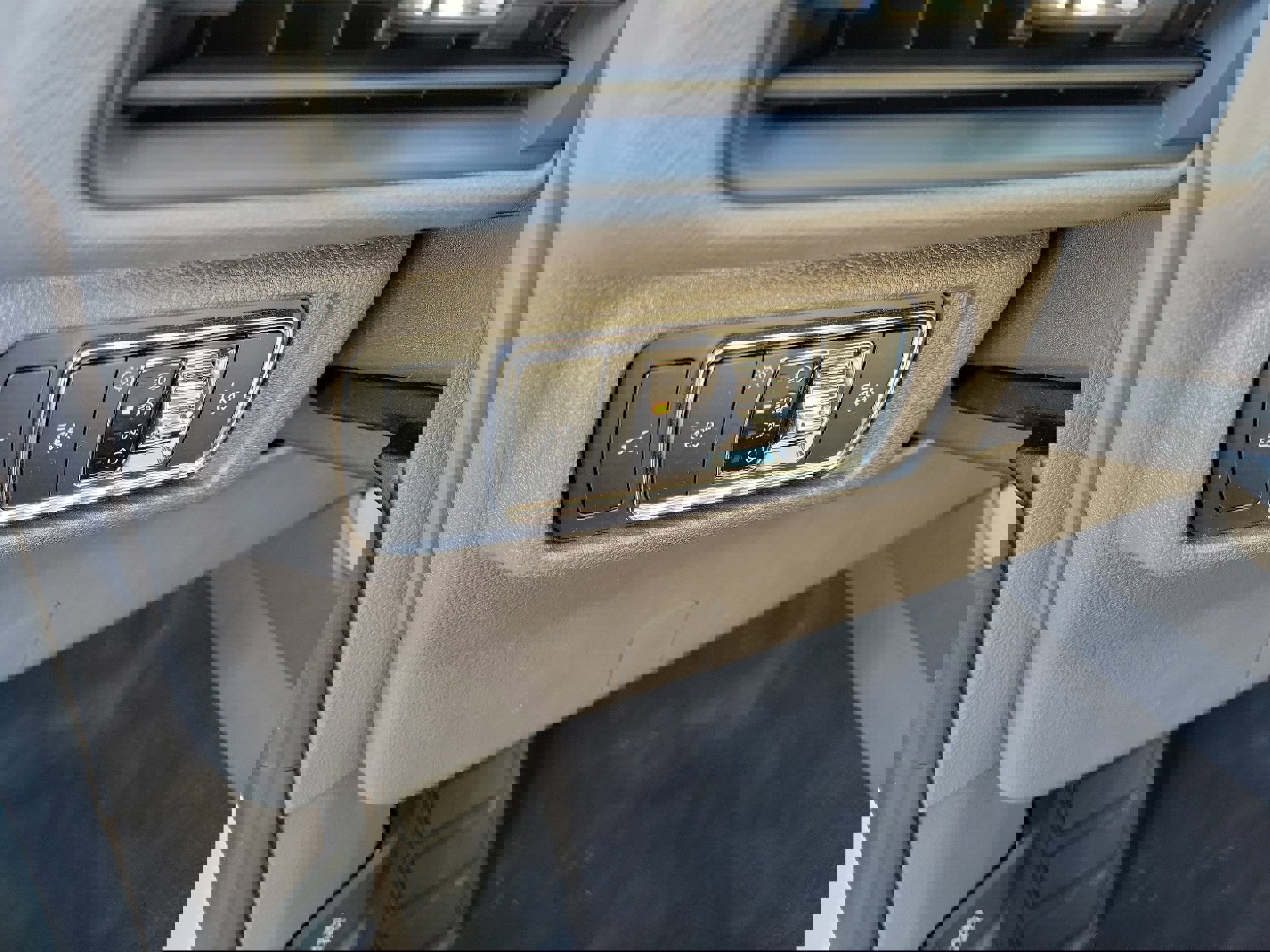 Used 2022 Lincoln Corsair AWD w/ Premium Package image 21