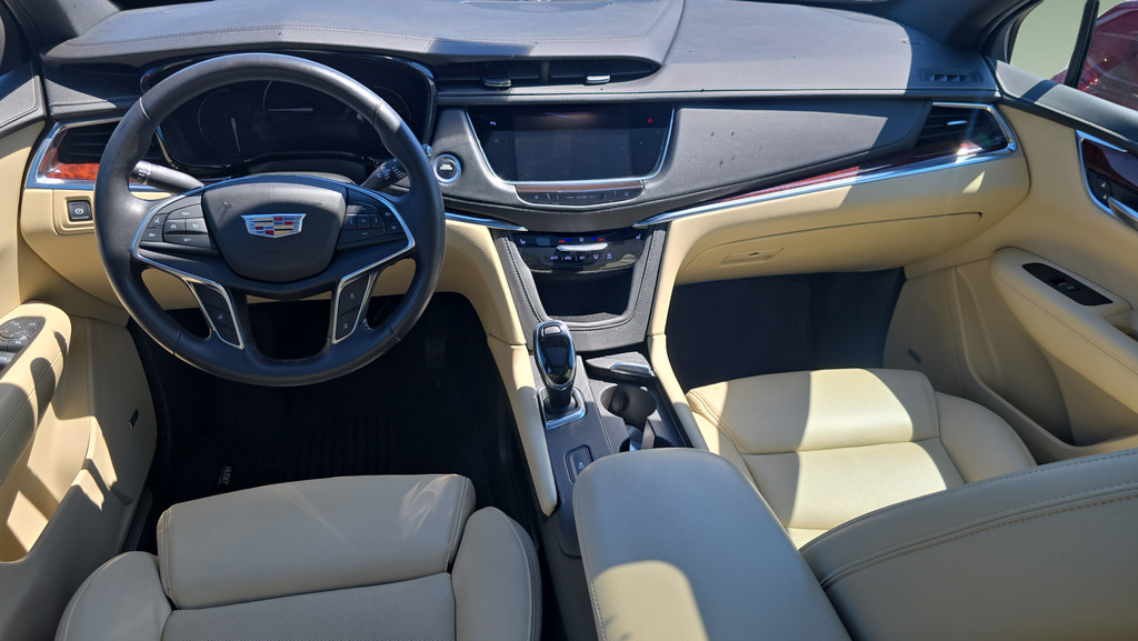 Used 2017 Cadillac XT5 Luxury FWD image 12