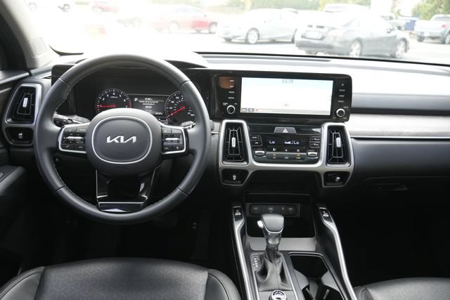 Used 2022 Kia Sorento EX w/ Panoramic Sunroof Package FWD image 19
