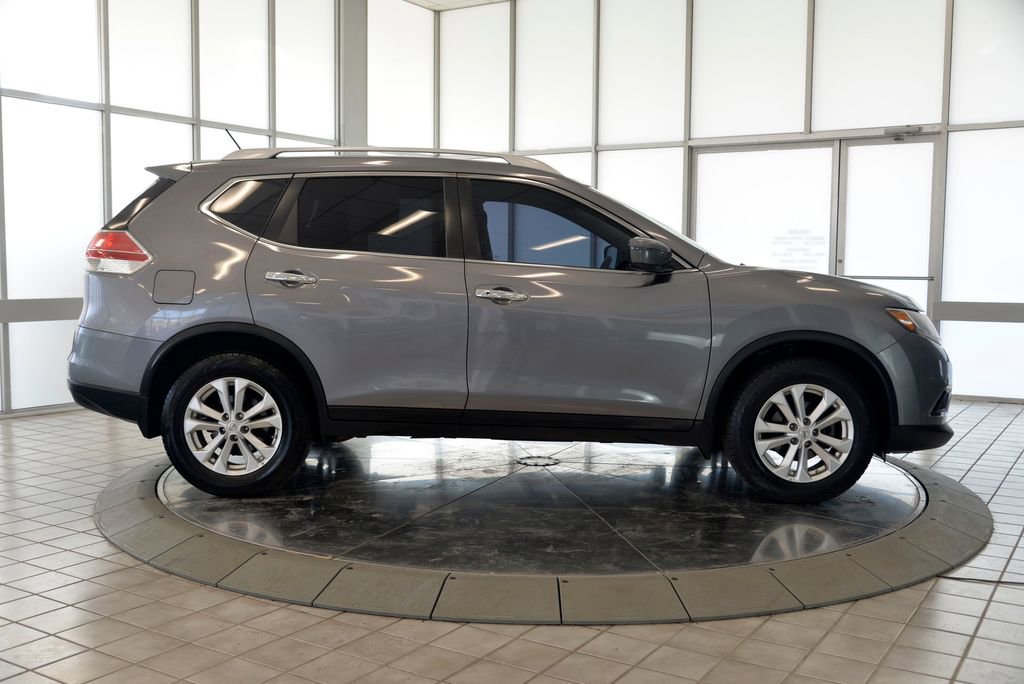 Used 2016 Nissan Rogue SV image 9