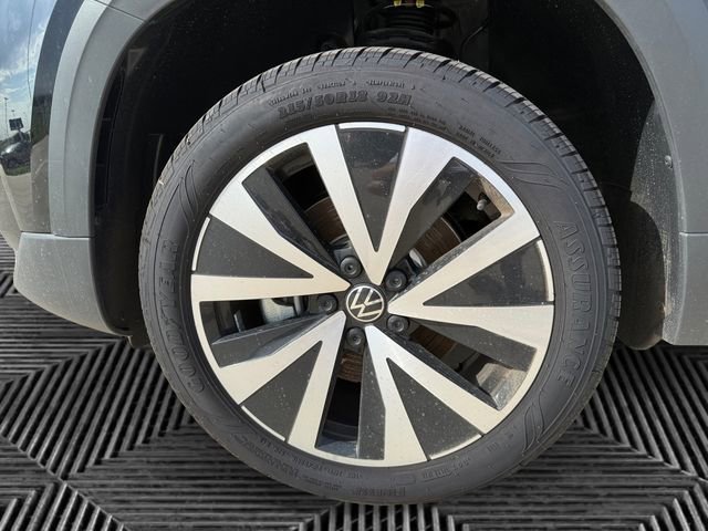 New 2024 Volkswagen Taos SE image 14