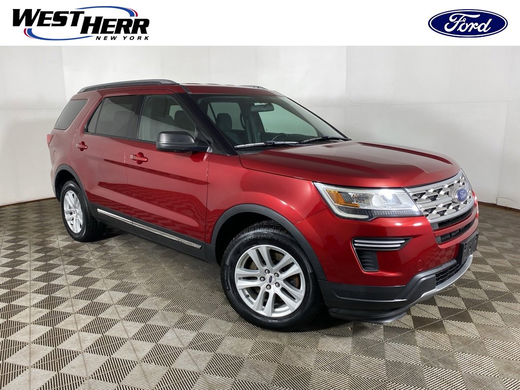 Used 2018 Ford Explorer XLT image 1