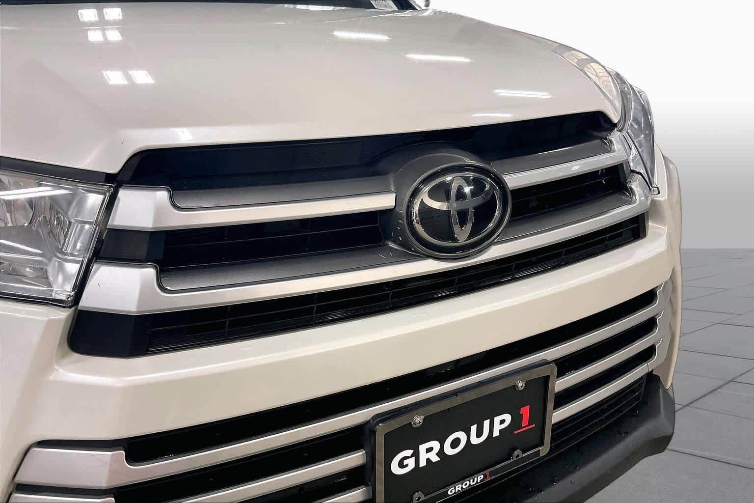 Used 2019 Toyota Highlander XLE AWD/4WD image 30