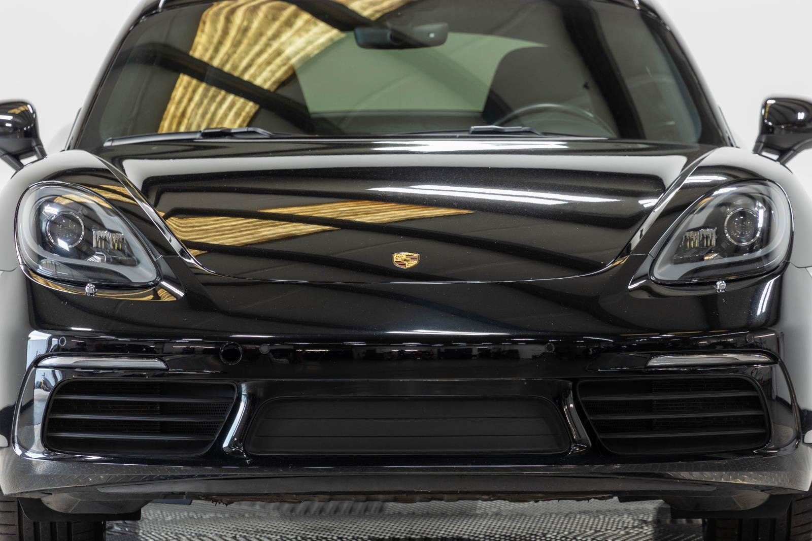 Used 2018 Porsche 718 Cayman RWD image 4