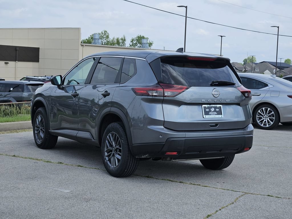 Used 2024 Nissan Rogue S FWD image 3