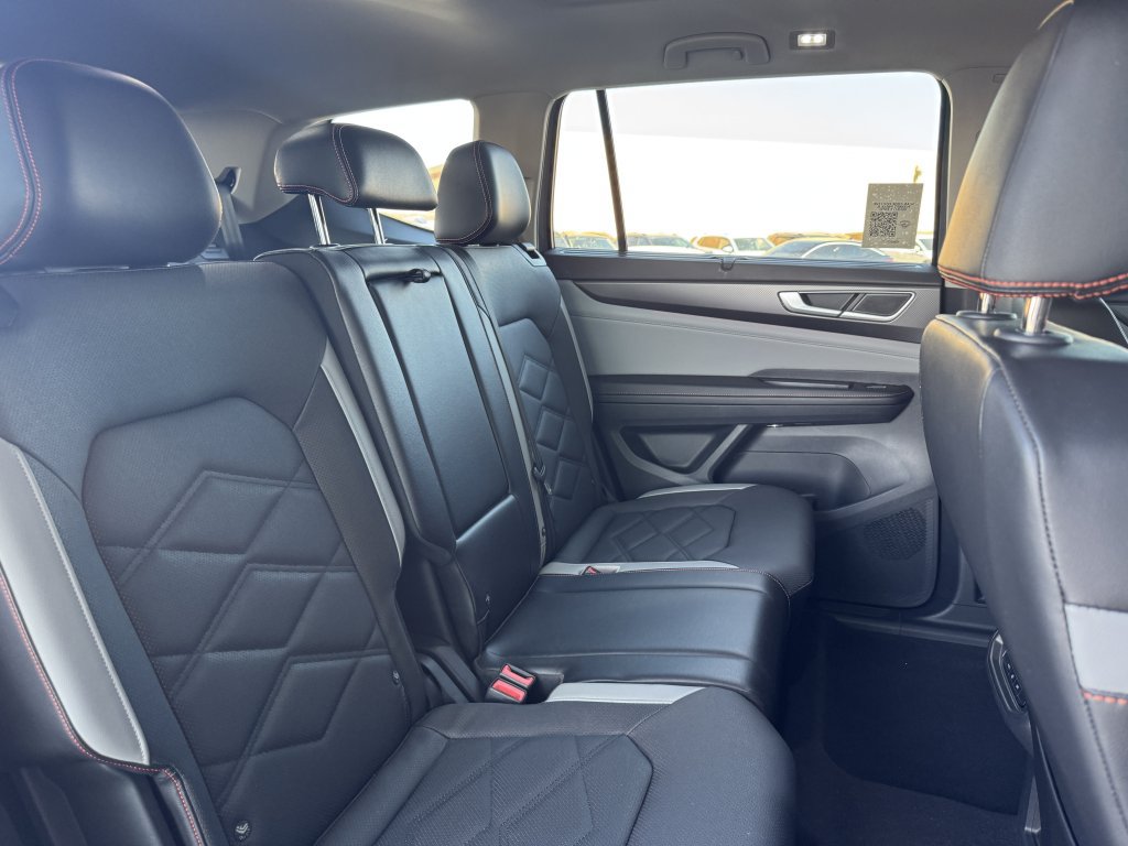 Used 2024 Volkswagen Atlas Peak Edition SE AWD/4WD image 41