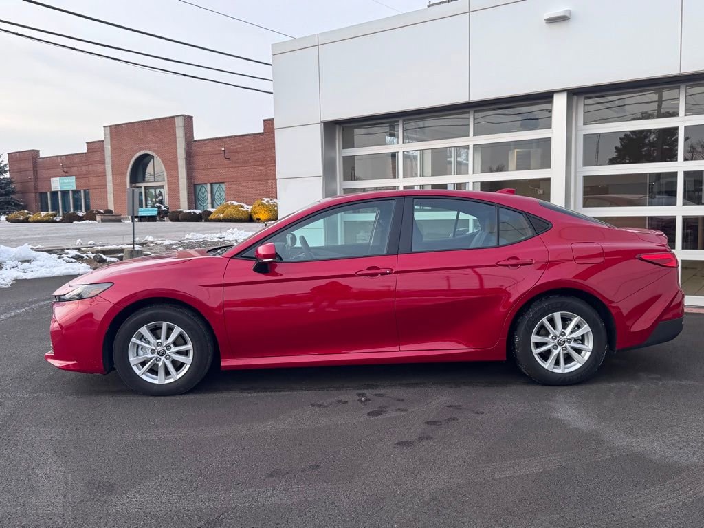Used 2025 Toyota Camry LE image 2