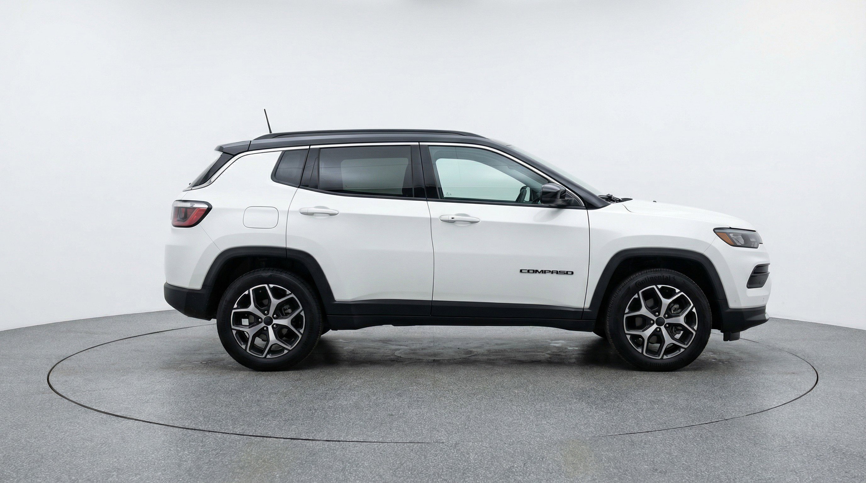Used 2025 Jeep Compass Limited image 11