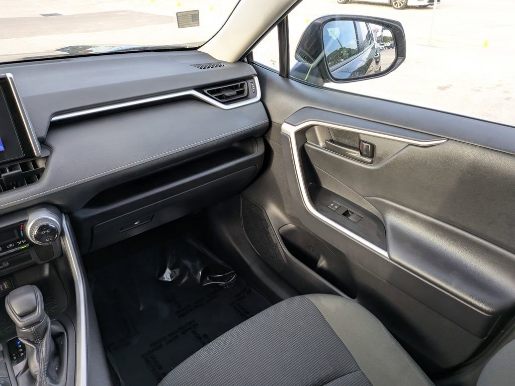 Used 2025 Toyota RAV4 LE AWD/4WD image 16
