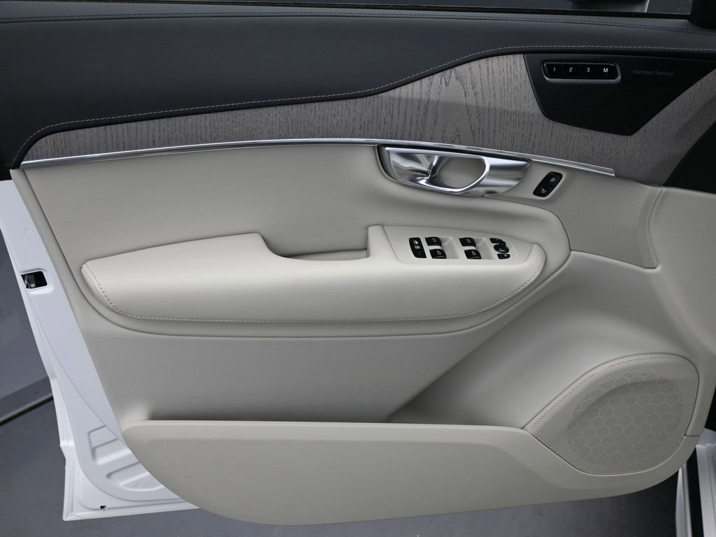 Certified 2024 Volvo XC90 B6 Ultimate w/ Lounge Package image 5