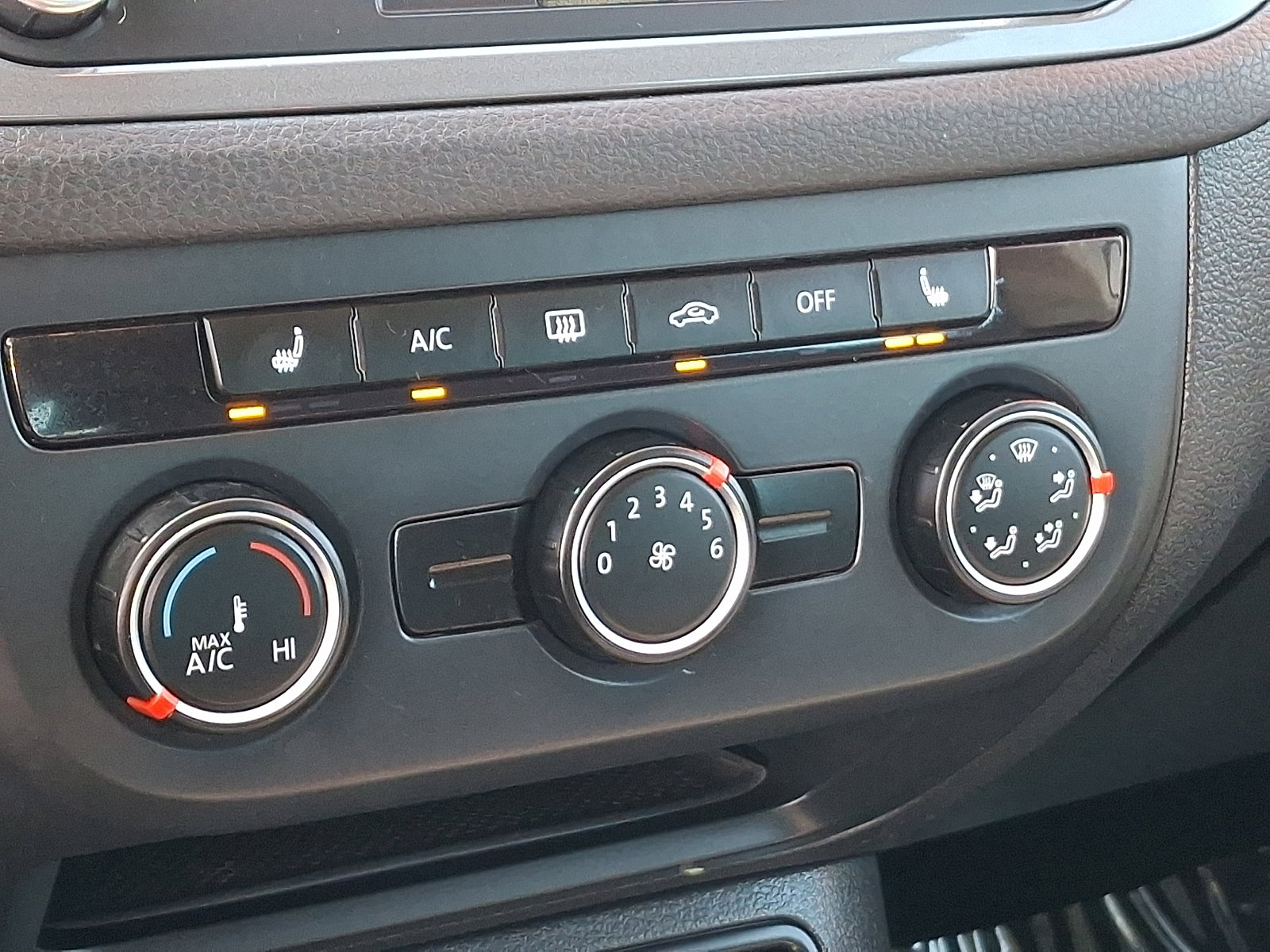 Used 2015 Volkswagen Tiguan SE image 15