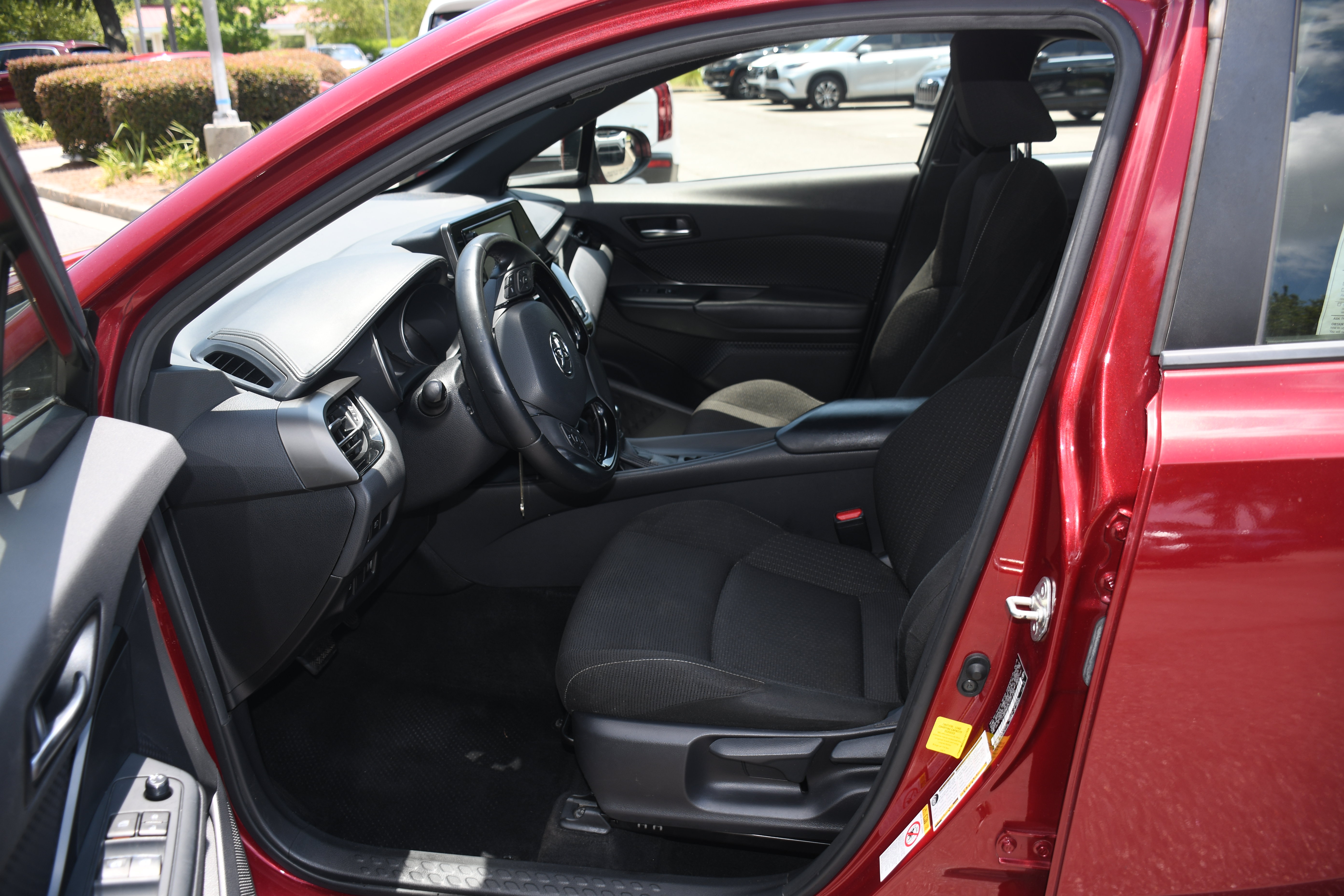 Used 2018 Toyota C-HR XLE FWD image 7
