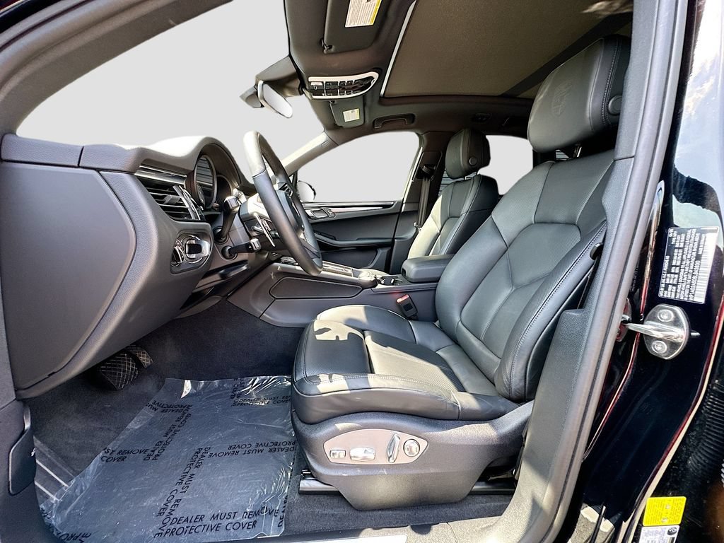 Certified 2025 Porsche Macan S AWD/4WD image 5