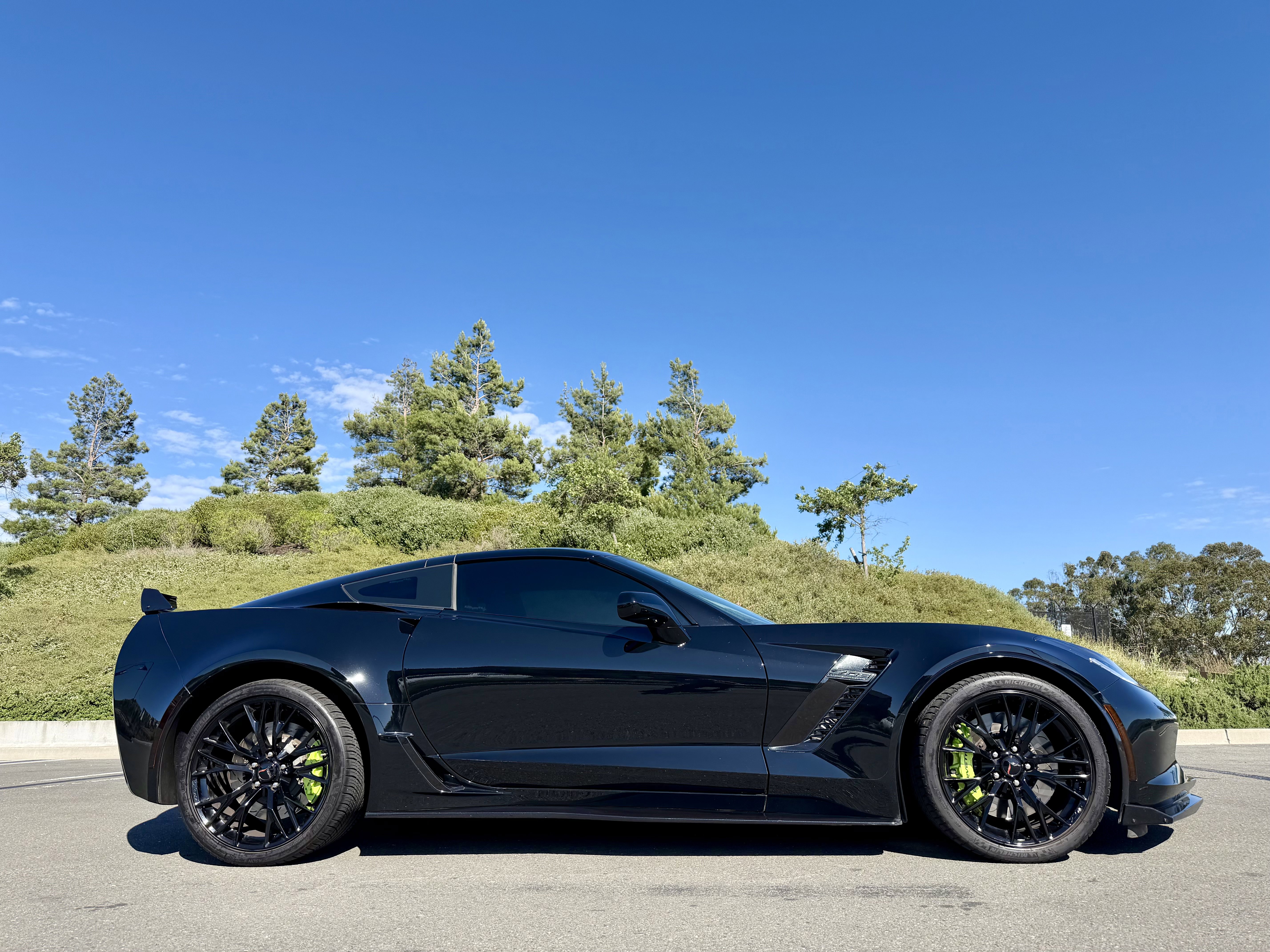 Used 2016 Chevrolet Corvette Z06 w/ 3LZ Preferred Equipment Group image 6