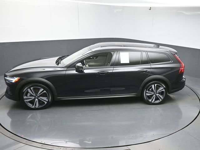 Used 2024 Volvo V60 B5 Cross Country Plus image 46