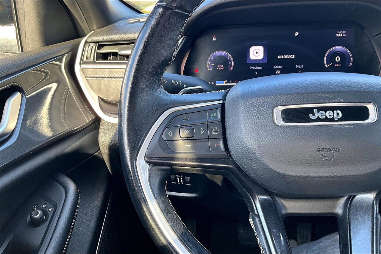 Certified 2022 Jeep Grand Cherokee L Laredo image 29