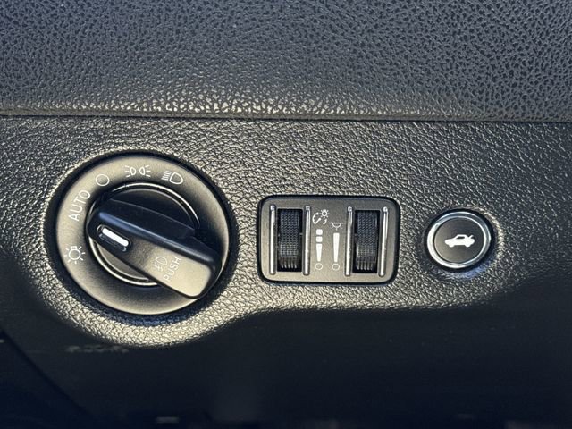 Used 2016 Dodge Charger R/T w/ Plus Group RWD image 17