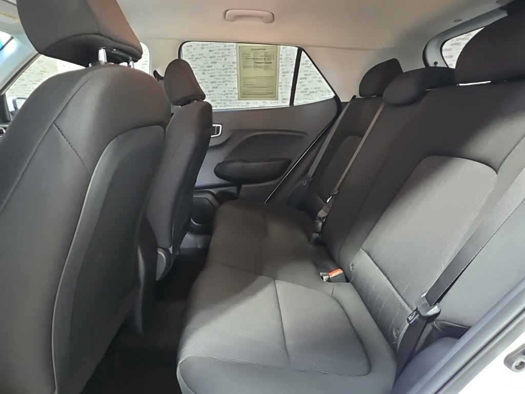 Certified 2025 Hyundai Venue SE image 13