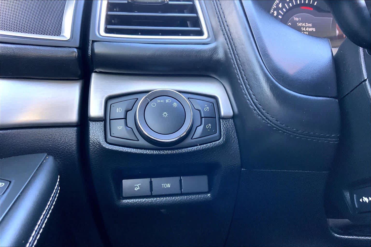 Used 2019 Ford Explorer Platinum AWD/4WD image 34