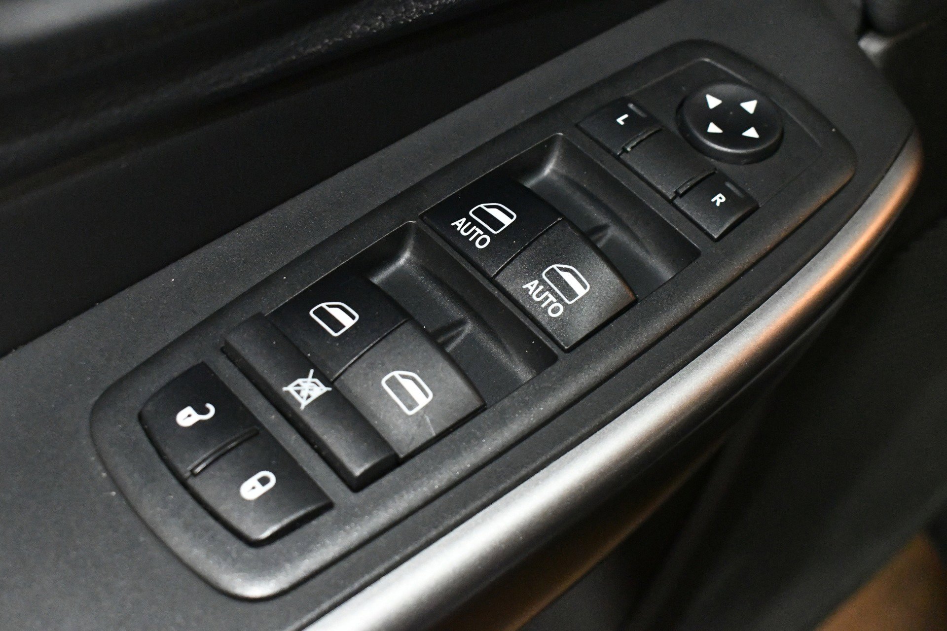 Used 2019 Jeep Cherokee Limited image 41