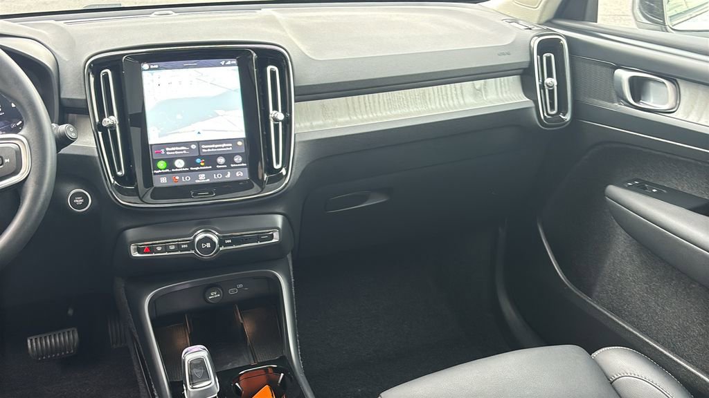 Certified 2026 Volvo XC40 B5 Plus AWD/4WD image 8