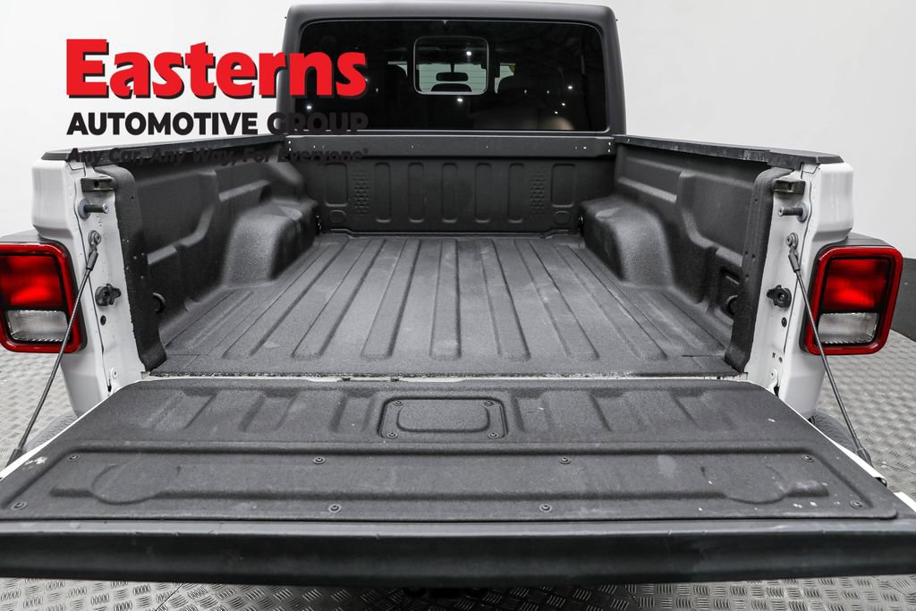 Used 2023 Jeep Gladiator Sport image 9