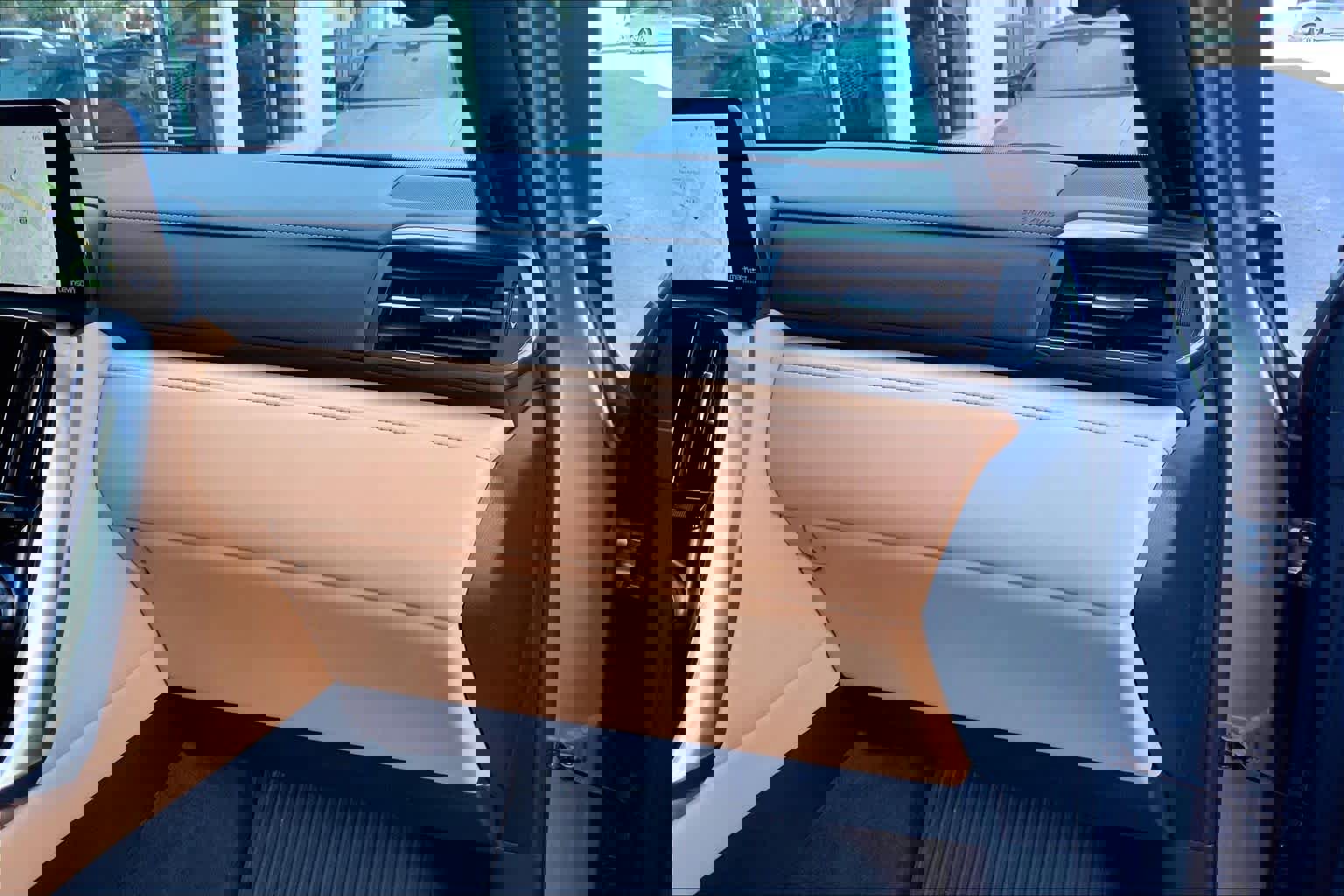 Used 2024 Lexus LX 600 4WD w/ Luxury Package image 21