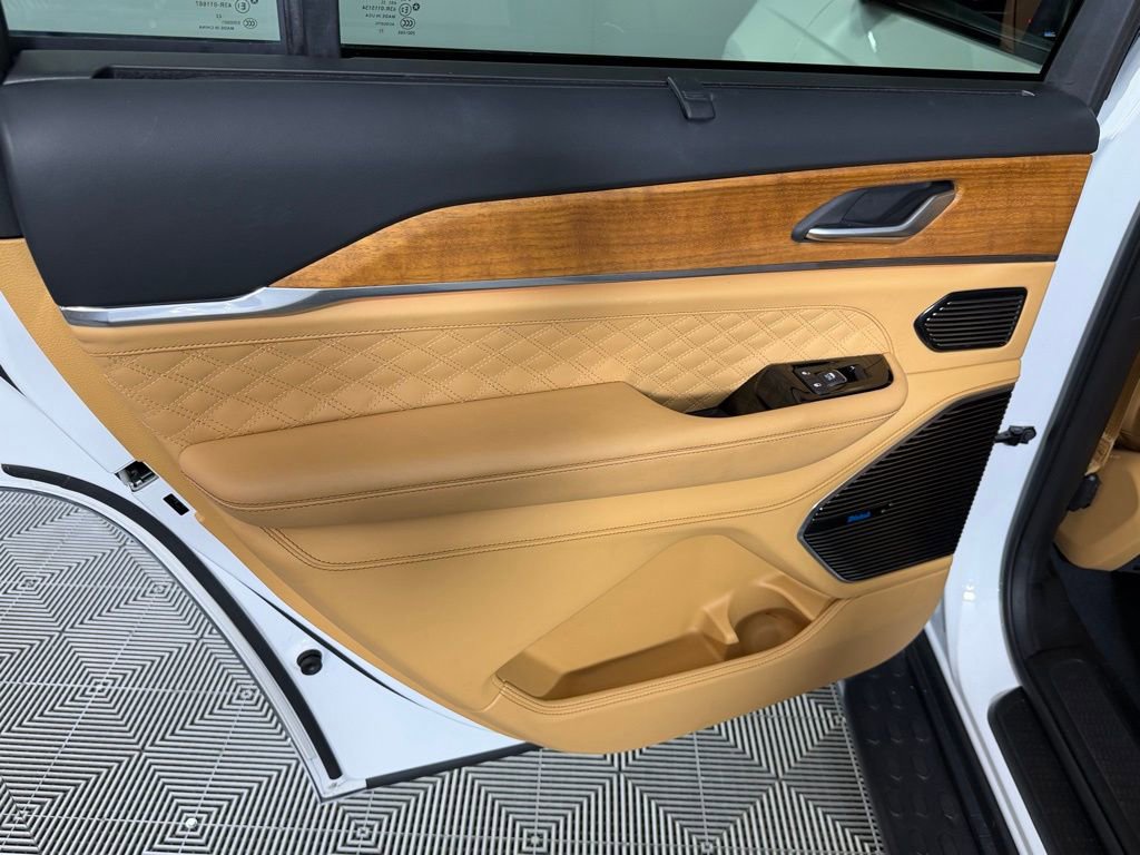 Used 2023 Jeep Grand Cherokee L Summit AWD/4WD image 26