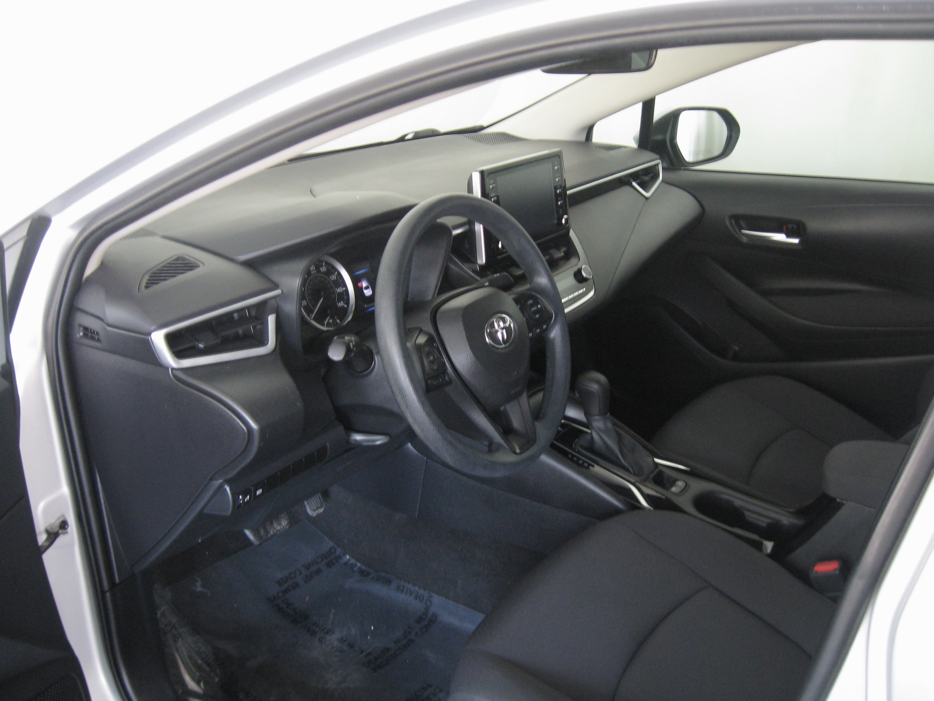 Used 2020 Toyota Corolla LE image 9