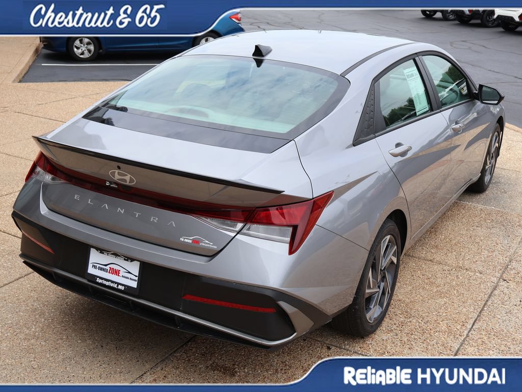 Certified 2025 Hyundai Elantra Sport w/ Cargo Package FWD image 6