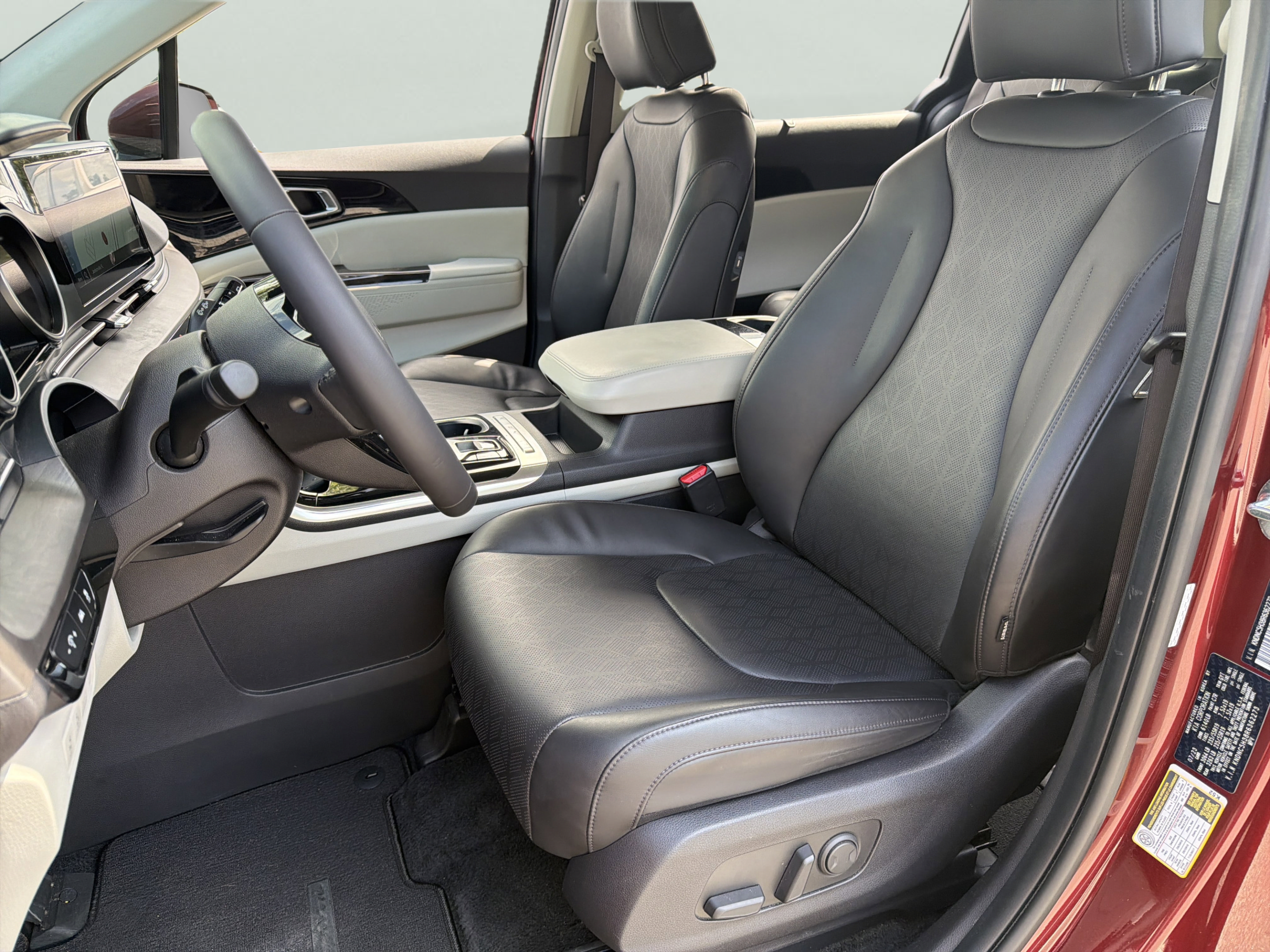 Certified 2024 Kia Carnival EX FWD image 18